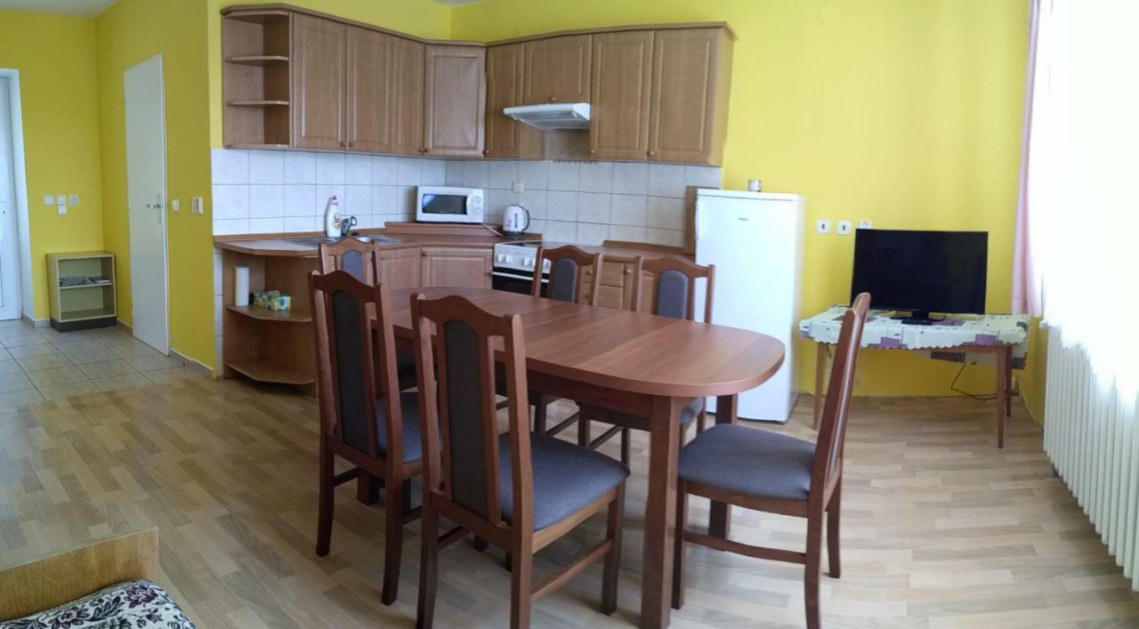 Apartman Utvina Buitenkant foto